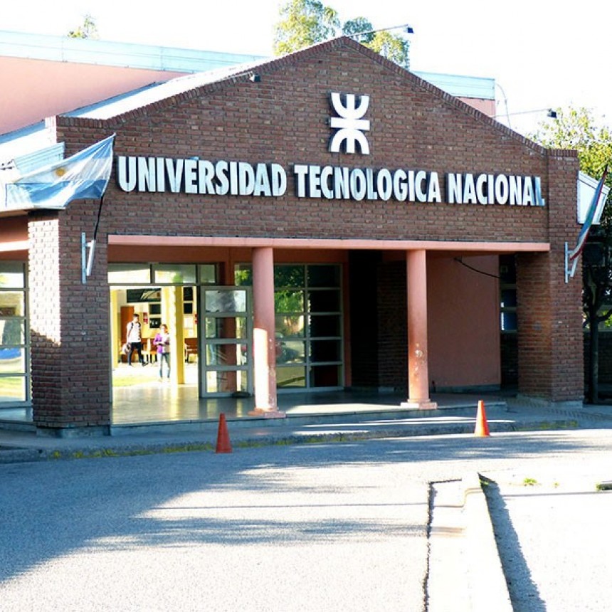 ¿Docentes universitarios tienen sueldos por debajo de la línea de pobreza?